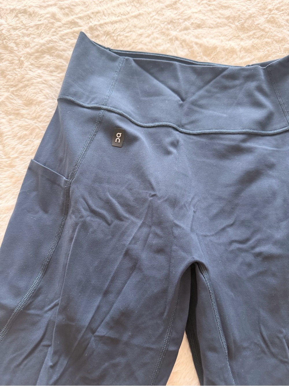 NWOT on cloud Women's High-Waist Navy Performance Leggings - Picture 2 of 4